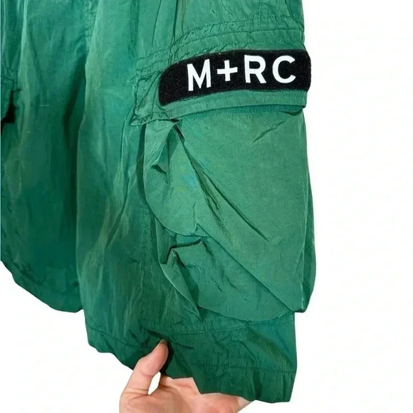 M+RC Noir EOM Cargo Pocket Mesh Lined Drawstring Shorts in Forest - Picture 4 of 8